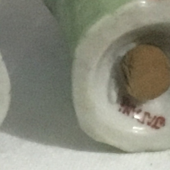 Vintage anthropomorphic bride and groom salt and pepper shakers with cork stops - Picture 3 of 6